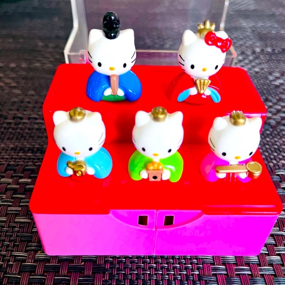 Hello Kitty Vintage Hinamatsuri Plastic Set - Picture 1 of 11